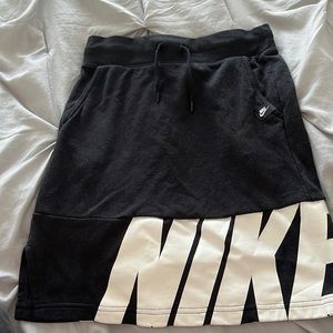 Skirt Nike, sport black skirt. For a female, Size M. Waist 60 cm.